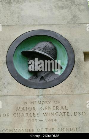 Le Mémorial de Chindit est un mémorial de guerre à Londres, en Angleterre, qui commémore les forces spéciales de Chindit, qui ont servi en Birmanie sous le général de division Orde Wingate pendant la Seconde Guerre mondiale. Le mémorial a été érigé dans les jardins du remblai de Victoria en 1990, près du quartier général du ministère de la Défense, et commémore également Wingate, qui est décédé en service actif en Birmanie en 1944. Il est devenu un bâtiment classé de grade II en août 2020 Banque D'Images