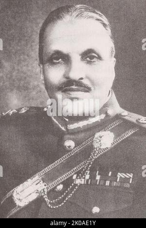 Le général Muhammad Zia-ul-Haq (12 août 1924 - 17 août 1988) est un général quatre étoiles qui est devenu le sixième président du Pakistan après avoir déclaré la loi martiale en 1977. Il a servi comme chef d'État de 1978 jusqu'à sa mort dans un accident d'avion en 1988. Il demeure le chef d'État et chef d'état-major de l'armée le plus longtemps en poste au pays Banque D'Images
