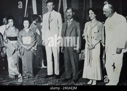 Charles Lindbergh et sa femme sont invités d'honneur à la réception du premier ministre Reijiro Wakatsuki. 1931. Charles Lindbergh (1902 - 1974) était un aviateur, officier militaire, auteur, inventeur et activiste américain. À l'âge de 25 ans, il est passé de l'obscurité en tant que pilote de la messagerie aérienne américaine à la renommée mondiale instantanée en remportant le prix Orteig pour avoir effectué le premier vol sans escale de la ville de New York à Paris sur 20-21 mai 1927 Banque D'Images