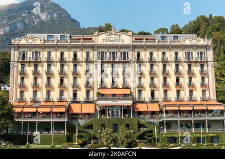 Tremezzina, Lombardie, Italie - 5 septembre 2022: Vue sur le Grand Hôtel de luxe Tremezzo sur la rive du lac de Côme. Banque D'Images