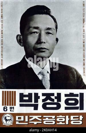 Park Chung-hee (1917 - 1979) était un général sud-coréen qui a servi comme chef de la Corée du Sud de 1961 jusqu'à son assassinat en 1979; Régnant en tant que dictateur militaire de facto de 1961 à 1963, puis en tant que troisième président de jure du pays de 1963 à 1979, après Rhee Syngman et Yun Posun. Banque D'Images