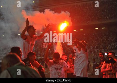 Rades, Tunis, Tunisie. 10th septembre 2022. Les joueurs du Club Sportive de Sfax (CSS) célèbrent leur victoire sur le futur Sportive de la Marsa (ASM) après avoir remporté par 2/0 la finale de la coupe tunisienne 20021/2022 au stade des Rades. (Credit image: © Chokri Mahjoub/ZUMA Press Wire) Credit: ZUMA Press, Inc./Alamy Live News Banque D'Images