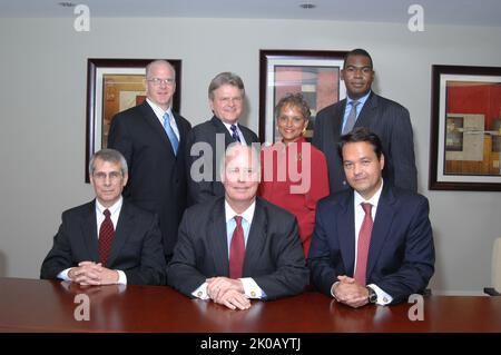 Portrait de groupe de Ginnie Mae - Portrait de groupe : Président de l'Association nationale d'hypothèques du gouvernement (Ginnie Mae) Robert Couch avec d'autres responsables de Ginnie Mae. Portrait du groupe Ginnie Mae sujet, portrait du groupe: Président de l'Association nationale d'hypothèques du gouvernement (Ginnie Mae) Robert Couch avec d'autres fonctionnaires de Ginnie Mae. Banque D'Images