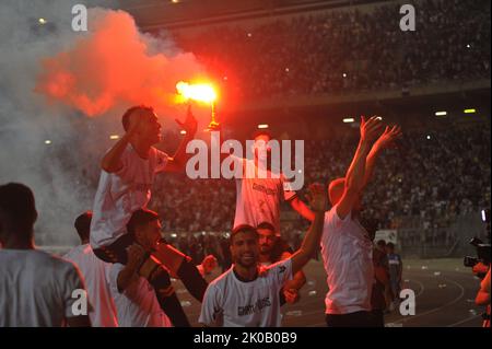 Rades, Tunis, Tunisie. 10th septembre 2022. Les joueurs du Club Sportive de Sfax (CSS) célèbrent leur victoire sur le futur Sportive de la Marsa (ASM) après avoir remporté par 2/0 la finale de la coupe tunisienne 20021/2022 au stade des Rades. (Credit image: © Chokri Mahjoub/ZUMA Press Wire) Credit: ZUMA Press, Inc./Alamy Live News Banque D'Images