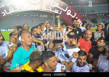 Rades, Tunis, Tunisie. 10th septembre 2022. Les joueurs du Club Sportive de Sfax (CSS) célèbrent leur victoire sur le futur Sportive de la Marsa (ASM) après avoir remporté par 2/0 la finale de la coupe tunisienne 20021/2022 au stade des Rades. (Credit image: © Chokri Mahjoub/ZUMA Press Wire) Credit: ZUMA Press, Inc./Alamy Live News Banque D'Images