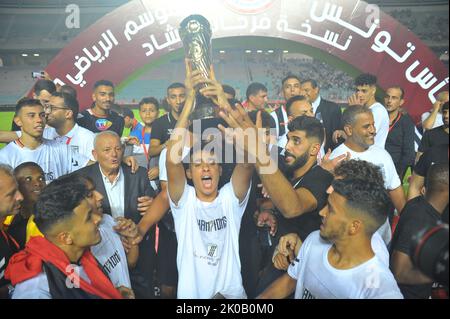 Rades, Tunis, Tunisie. 10th septembre 2022. Les joueurs du Club Sportive de Sfax (CSS) célèbrent leur victoire sur le futur Sportive de la Marsa (ASM) après avoir remporté par 2/0 la finale de la coupe tunisienne 20021/2022 au stade des Rades. (Credit image: © Chokri Mahjoub/ZUMA Press Wire) Credit: ZUMA Press, Inc./Alamy Live News Banque D'Images