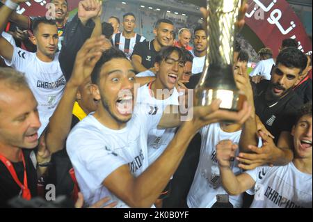 Rades, Tunis, Tunisie. 10th septembre 2022. Les joueurs du Club Sportive de Sfax (CSS) célèbrent leur victoire sur le futur Sportive de la Marsa (ASM) après avoir remporté par 2/0 la finale de la coupe tunisienne 20021/2022 au stade des Rades. (Credit image: © Chokri Mahjoub/ZUMA Press Wire) Credit: ZUMA Press, Inc./Alamy Live News Banque D'Images