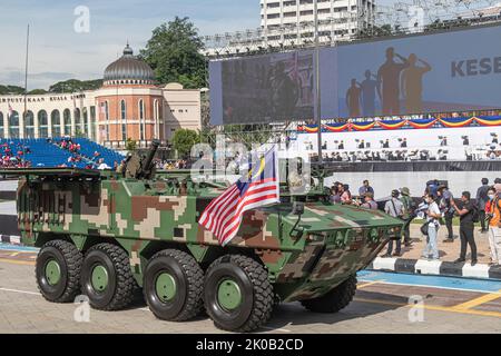 Le véhicule blindé AV-8 Gempita de l'armée malaisienne ou véhicule de combat d'infanterie pendant l'arade de la Journée nationale de Malaisie 65 à Kuala Lumpur, en Malaisie. Banque D'Images