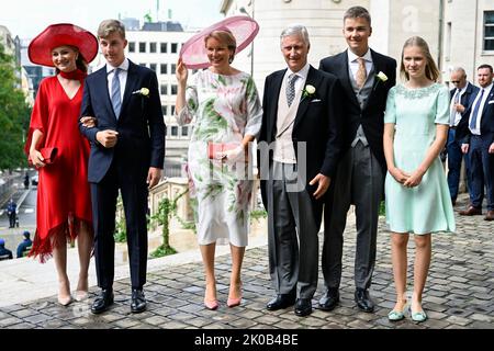 Bruxelles, Belgique. 10th septembre 2022. La princesse de couronne Elisabeth, le prince Emmanuel, la reine Mathilde de Belgique, le roi Philippe - Filip de Belgique, le prince Gabriel et la princesse Eleonore photographiés arrivant pour la cérémonie de mariage de la princesse Maria-Laura de Belgique et de William Isvy, à la cathédrale Saint Michael et Saint Gudula (Cathédrale des Saints Michel et Gudule/Sint-Michiels- en Sint-Goedele kathedraal), samedi 10 septembre 2022, à Bruxelles. BELGA PHOTO LAURIE DIEFFEMBACQ crédit: Belga News Agency/Alay Live News Banque D'Images