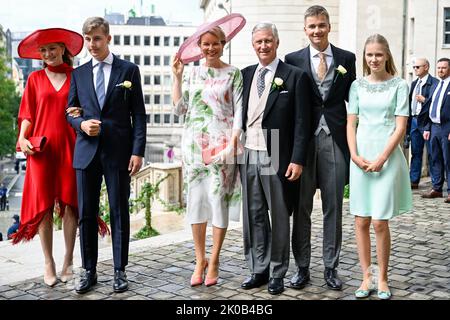 Bruxelles, Belgique. 10th septembre 2022. La princesse de couronne Elisabeth, le prince Emmanuel, la reine Mathilde de Belgique, le roi Philippe - Filip de Belgique, le prince Gabriel et la princesse Eleonore photographiés arrivant pour la cérémonie de mariage de la princesse Maria-Laura de Belgique et de William Isvy, à la cathédrale Saint Michael et Saint Gudula (Cathédrale des Saints Michel et Gudule/Sint-Michiels- en Sint-Goedele kathedraal), samedi 10 septembre 2022, à Bruxelles. BELGA PHOTO LAURIE DIEFFEMBACQ crédit: Belga News Agency/Alay Live News Banque D'Images