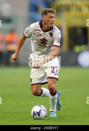 Milan, Italie, 10th septembre 2022. Mergim Vojvoda de Torino FC pendant la série Un match à Giuseppe Meazza, Milan. Le crédit photo devrait se lire: Jonathan Moscrop / Sportimage Banque D'Images