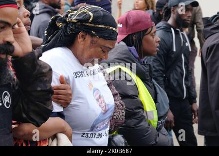 Londres, Royaume-Uni. 10th septembre 2022. Des centaines de personnes de Black Lives Matters marchent avec la famille de Chris Kaba (photo), marchant de Parliament Square à New Scotland Yard après une fusillade fatale du père à être de 24 ans, un homme noir non armé, lundi dernier dans le sud-ouest de Londres par la police. L'IOPC traite l'enquête comme un homicide. Crédit : onzième heure Photographie/Alamy Live News Banque D'Images