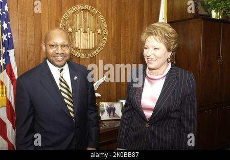 Visite de la gouverneure russe Valentina Matvienko - visite de Saint-Pétersbourg, la gouverneure russe Valentina Matviyenko et ses associés au siège de la HUD pour une réunion avec le secrétaire Alphonso Jackson, personnel. Visite de la gouverneure russe Valentina Matvienko sujet, visite de Saint-Pétersbourg, la gouverneure russe Valentina Matviyenko et ses associés au siège de la HUD pour une réunion avec le secrétaire Alphonso Jackson, personnel. Banque D'Images