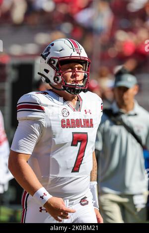 10 septembre 2022: Spencer Rattler #7 Caroline du Sud QB sort du champ. L'Arkansas a battu la Caroline du Sud 44-30 à Fayetteville, AR, Richey Miller/CSM Credit: CAL Sport Media/Alay Live News Banque D'Images