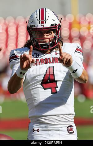 10 septembre 2022: Colten Gauthier #4 Caroline du Sud QB clignote des signaux. L'Arkansas a battu la Caroline du Sud 44-30 à Fayetteville, AR, Richey Miller/CSM Credit: CAL Sport Media/Alay Live News Banque D'Images