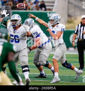 10 septembre 2022: Middle Tennessee Blue Raiders quarterback Chase Cunningham (16) lance une passe dans le match de football entre l'État du Colorado et le Middle Tennessee au stade Canvas à fort Collins, CO. MTSU a déployé à un 34-0 plomb sur la route et a tenu sur la victoire 34-19. Derek Regensburger/CSM. Crédit : CAL Sport Media/Alay Live News Banque D'Images