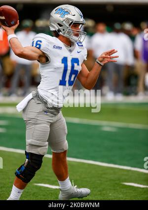 10 septembre 2022: Middle Tennessee Blue Raiders quarterback Chase Cunningham (16) lance une passe dans le match de football entre l'État du Colorado et le Middle Tennessee au stade Canvas à fort Collins, CO. MTSU a déployé à un 34-0 plomb sur la route et a tenu sur la victoire 34-19. Derek Regensburger/CSM. Crédit : CAL Sport Media/Alay Live News Banque D'Images