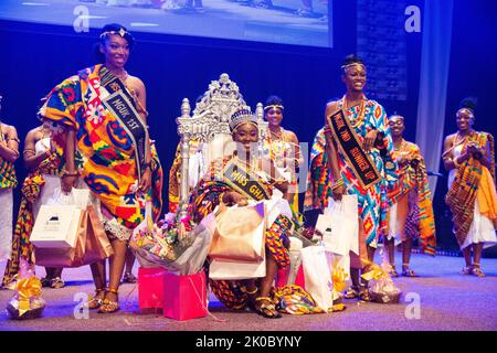 10th septembre 2022. Londres, Royaume-Uni. Eunice Maame Adwoa Boatemaa Adu-Poku est le 30th Miss Ghana UK 2022.Joycelin Akosua Serwaa Agyei-Kyem, Beryl Daisy Kukuah Afful, Eunice Maame Adwoa Boatemaa Adu-Poku Lourdes Nana Achiaa Agyeman, Et Yvette Abelle Abena Dede Tettey, Glenda Nana Adwoa Serwaa Gaspard, Esmeraldah Emaah Afiyoh Nague, Abigail Dodo Kabirou, Manella Ann Awini, Maddalena Happy Nana Yaa Nkansah et Margherita Melody Nana Adwoa Boatempong Opaa. Un spectacle animé avec danse adowa, Kente Cloth et adinkra. Crédit Peter Hogan/ALAMY Banque D'Images