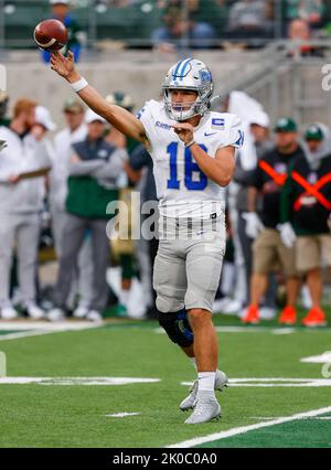 10 septembre 2022: Middle Tennessee Blue Raiders quarterback Chase Cunningham (16) lance une passe dans le match de football entre l'État du Colorado et le Middle Tennessee au stade Canvas à fort Collins, CO. MTSU a déployé à un 34-0 plomb sur la route et a tenu sur la victoire 34-19. Derek Regensburger/CSM. Crédit : CAL Sport Media/Alay Live News Banque D'Images