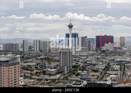 Las Vegas, États-Unis. 10th septembre 2022. Vue générale sur le Strip de Las Vegas depuis l'extrémité nord du Strip. En 2021, Las Vegas comptait 32,2 millions de visiteurs, ce qui en fait l'une des villes les plus fréquentée des États-Unis. Crédit : SOPA Images Limited/Alamy Live News Banque D'Images