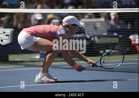 New York, États-Unis. 10th septembre 2022. Kirsten Flipkens Belge photographié en action lors du match entre le couple australien Sanders-pairs et le couple franco-belge Flipkens-Roger-Vasselin, la finale des championnats mixtes de double au Centre national de tennis de l'USTA Billie Jean King à Flushing Meadows Corona Park New York, 10 septembre 2022. (Photo par Anthony Behar/Sipa USA) crédit: SIPA USA/Alay Live News Banque D'Images