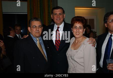 Le secrétaire Mel Martinez à Miami, en Floride. Le secrétaire Mel Martinez à Miami, en Floride sujet, le secrétaire Mel Martinez à Miami, en Floride, lors des événements du Conseil de libération cubain. Banque D'Images