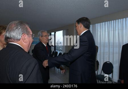 Le secrétaire Mel Martinez à Miami, en Floride. Le secrétaire Mel Martinez à Miami, en Floride sujet, le secrétaire Mel Martinez à Miami, en Floride, lors des événements du Conseil de libération cubain. Banque D'Images