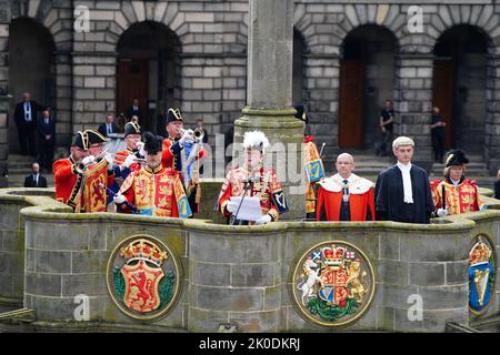 Une cérémonie de proclamation d'adhésion à Mercat Cross, Édimbourg, proclamant publiquement le roi Charles III comme nouveau monarque. Date de la photo: Dimanche 11 septembre 2022. Banque D'Images