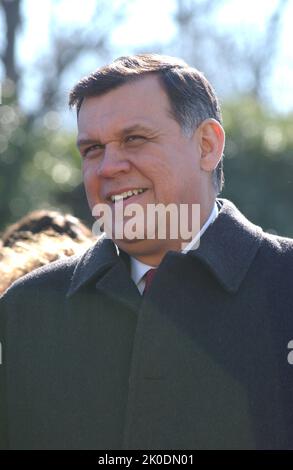Secrétaire Mel Martinez à Memphis, Tennessee. Secrétaire Mel Martinez à Memphis, Tennessee sujet, visite de la Secrétaire Mel Martinez à Memphis, Tennessee pour des événements honorant Martin Luther King, Jr. Anniversaire, y compris l'annonce, avec le maire de Memphis Willie Herenton, d'une nouvelle initiative HUD pour stimuler le développement économique et la croissance de l'emploi dans la ville par le biais de partenariats public-privé. Le secrétaire a comparu avec le maire Herenton et le musicien Isaac Hayes sur le futur site du Musée STAX de la musique d'âme américaine et de l'Académie de musique STAX, en cours de développement avec des organismes privés à but non lucratif et locaux, état Banque D'Images