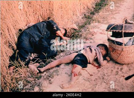 Le massacre de My Lai a été le meurtre en masse de civils sud-vietnamiens non armés par des troupes américaines dans le district de son Tinh, au Vietnam du Sud, le 16 mars 1968, pendant la guerre du Vietnam. Entre 347 et 504 personnes non armées ont été tuées par des soldats de l'armée américaine. Banque D'Images