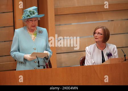 1 juillet 2011 la reine Elizabeth II s'adresse au Parlement lors de l'ouverture officielle de la quatrième session du Parlement écossais à Édimbourg aujourd'hui. Banque D'Images