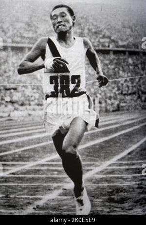 Sohn Kee-Chung (29 août 1912 - 15 novembre 2002) était un athlète olympique et un coureur de fond. Il est devenu le premier coréen ethnique à remporter une médaille aux Jeux Olympiques, gagnant l'or au marathon des Jeux Olympiques de Berlin en 1936. Banque D'Images