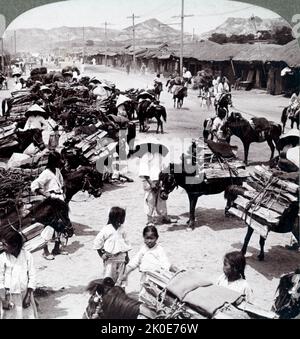 Joseon Era, Corée, 1890-1900. Scène de rue montrant des magasins et des commerçants à Séoul. Banque D'Images