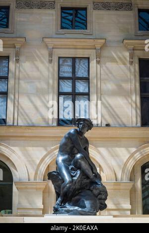 Jean-Baptiste Pigalle: Mercury Fastening HIS Heel Wings, plomb, 1753, le Cour Puget où la sculpture française est exposée, Musée du Louvre, le m du monde Banque D'Images