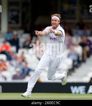 Stuart Broad en Angleterre célèbre après avoir rejeté Ryan Rickelton en Afrique du Sud lors du LV= Insurance Test Match Angleterre contre Afrique du Sud au Kia Oval, Londres, Royaume-Uni, 11th septembre 2022 (photo de Ben Whitley/News Images) Banque D'Images