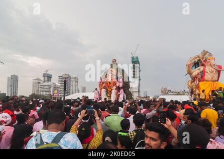 Ganapati Visarjan procession Lalbaug. Des milliers de dévotés ont mis adieu à Lord Ganesha à Mumbai. Banque D'Images