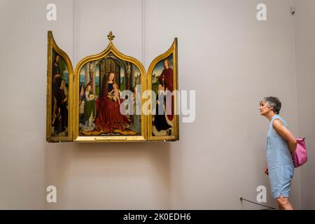 Triptyque « Annonciation », art religieux hollandais du 15th siècle, Musée du Louvre, le musée le plus visité au monde, et un monument historique à Paris, France. JE Banque D'Images