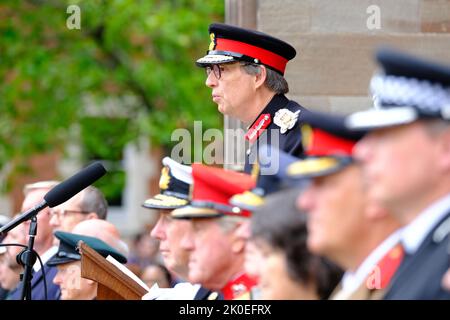 Hereford, Herefordshire, Royaume-Uni - Dimanche 11th septembre 2022 - Lord Lieutenant de Herefordshire Edward Harley prenant la parole lors de la cérémonie de proclamation pour annoncer le nouveau monarque, le roi Charles III à la cathédrale de Hereford au peuple de Herefordshire. Photo Steven May / Alamy Live News Banque D'Images