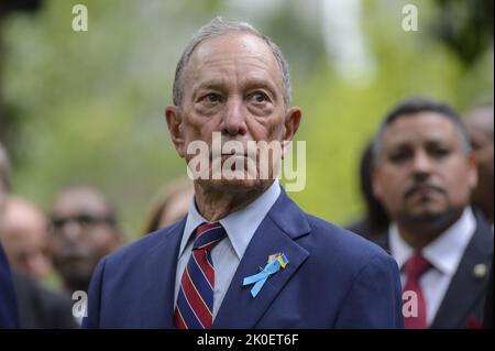 New York, États-Unis. 11th septembre 2022. L'ancien maire de New York, Mike Bloomberg, se présente dimanche à New York lors d'une cérémonie de commémoration au Monument commémoratif du 11 septembre national, à 11 septembre 2022. Photo de Bonnie Cash/UPI Credit: UPI/Alay Live News Banque D'Images