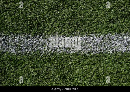 Fond vert d'herbe de football avec ligne blanche. Terrain de football. Banque D'Images