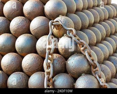 Pile de boules de canon à Monaco. Banque D'Images