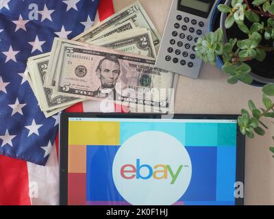 Dans cette illustration de photo, un logo eBay vu sur une tablette Banque D'Images