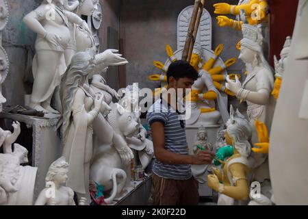 Kumartuli à Kolkata, Inde le 11th septembre 2022 - Clay idole de la déesse Durga, en préparation pour le festival de Durga Puja au Bengale à Kumartuli Kolk Banque D'Images