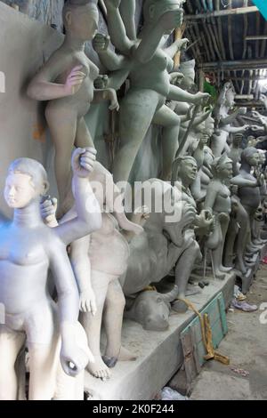 L'idole d'argile de la déesse Durga, en préparation pour le festival de Durga Puja du Bengale à Kumartuli Kolkata. Banque D'Images