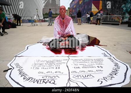 Patrick Dillon, un premier intervenant le 9/11/01, tient une manifestation devant l'Oculus, sur la rue Church, pendant le service commémoratif du 9/11 septembre sur 11 septembre, 20 Banque D'Images