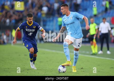 Sergueï Milinkovic Savic du Latium (R) en action pendant le championnat italien Serie Un match de football entre SS Lazio et Hellas Vérone sur 11 septembre 2022 au Stadio Olimpico à Rome, Italie - photo Federico Proietti / DPPI Banque D'Images