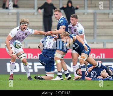 Solde Sharks Gus Warr passe le ballon pendant le match de la première compagnie Gallagher sale Sharks vs Northampton Saints au stade AJ Bell, Eccles, Royaume-Uni, 11th septembre 2022 (photo de Steve Flynn/News Images) Banque D'Images