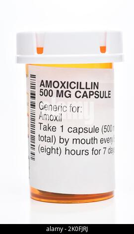 IRVINE, CALIFORNIE - 10 SEPTEMBRE 2022 : flacon de préabsorption d'Amoxicillin antibiotique 500mg capsules. Banque D'Images