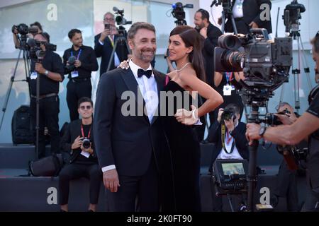 Venise, Italie. 10th septembre 2022. VENISE, ITALIE - 10 SEPTEMBRE : Raoul Bova et Rocio Munoz Morales assistent à la cérémonie de clôture tapis rouge au Festival international du film de Venise 79th sur 10 septembre 2022 à Venise, Italie. Credit: dpa/Alay Live News Banque D'Images