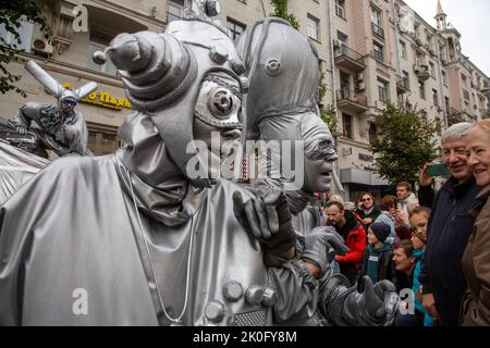 Moscou, Russie. 11th septembre 2022. Des artistes sont vus lors des célébrations marquant l'anniversaire de Moscou en 875th dans la rue Tverskaya, en Russie. Nikolay Vinokurov/Alay Live News Banque D'Images